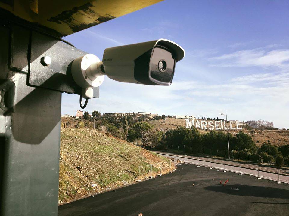 3 hectares et 95 boutiques sécurisés par des caméras thermiques HIkvision et supervisé par Foxstream à Marseille