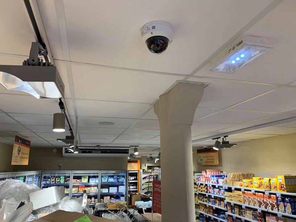 Installation de caméras dans un carrefour pour optimiser la sécurité du commerce