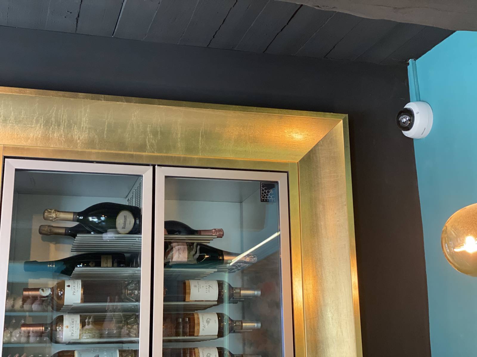 pose de caméra de vidéosurveillance en 4K dans un restaurant à Saint Rémy de Provence