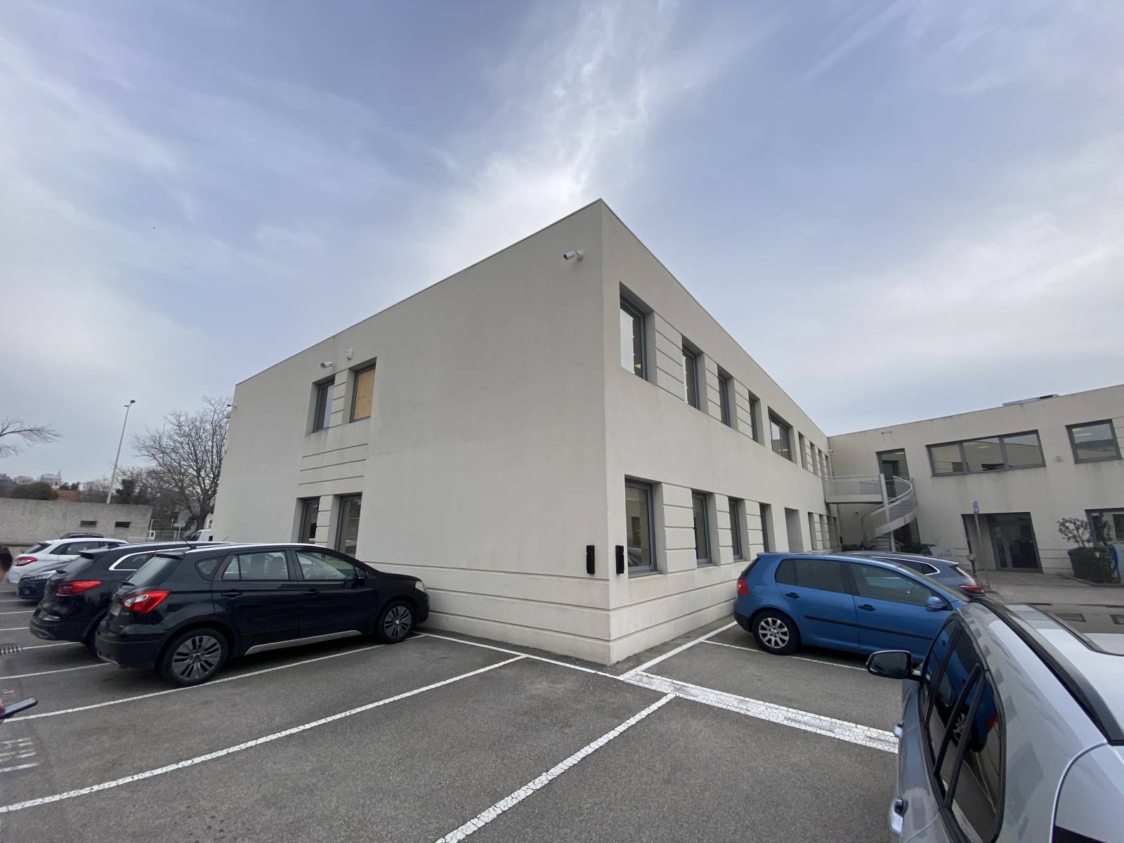 Réalisation d'un système de caméra avec détection humaine via l'intelligence artificielle dans un centre d'affaires à Toulon