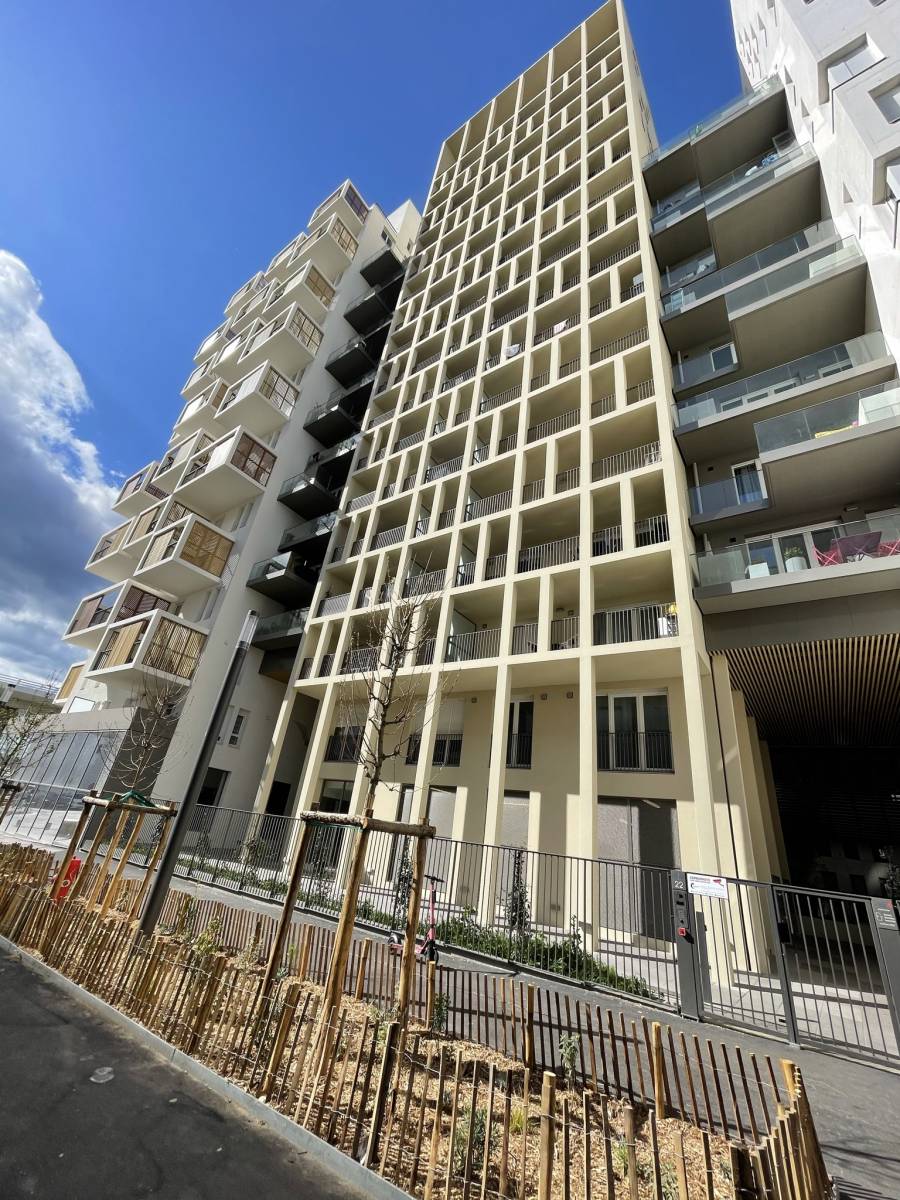 Installation d'un système de caméras de vidéosurveillance avec contrôle d'accès dans une copropriété à Marseille près de Toulon