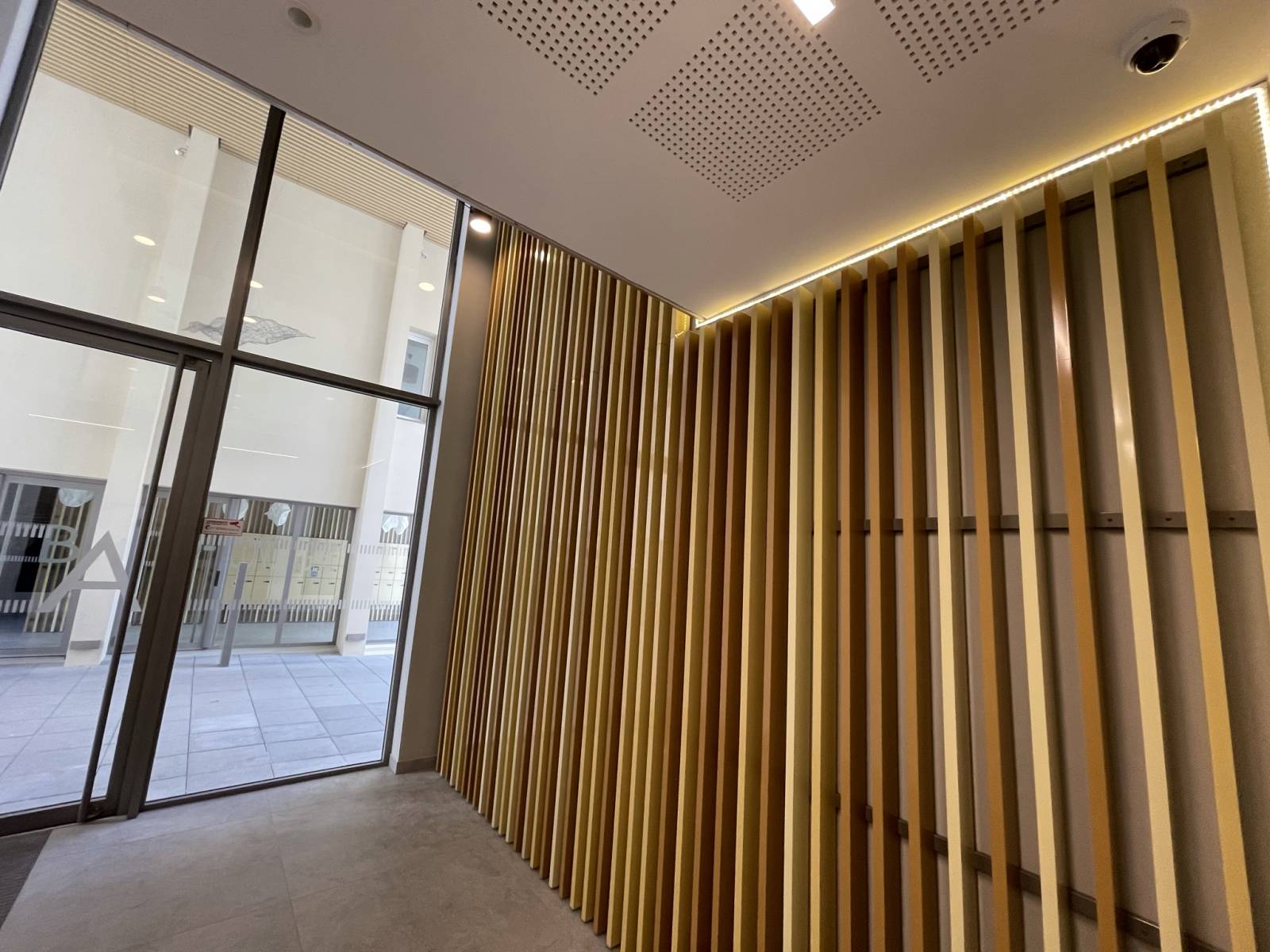 Installation d'un système de caméras de vidéosurveillance avec contrôle d'accès dans une copropriété à Marseille près de Toulon