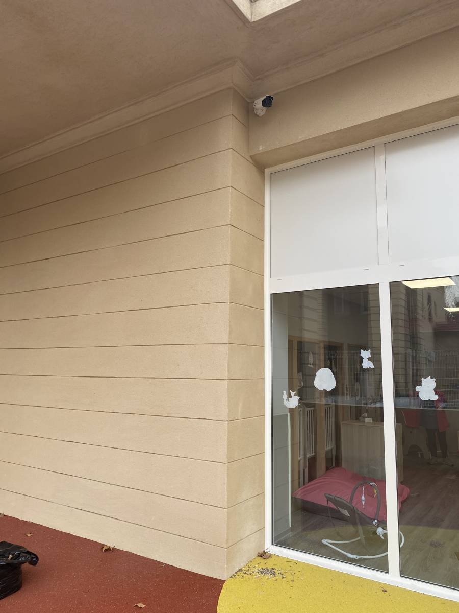 Installation de caméra 4K avec contrôle d'accès dans une crèche sur Toulon, Var