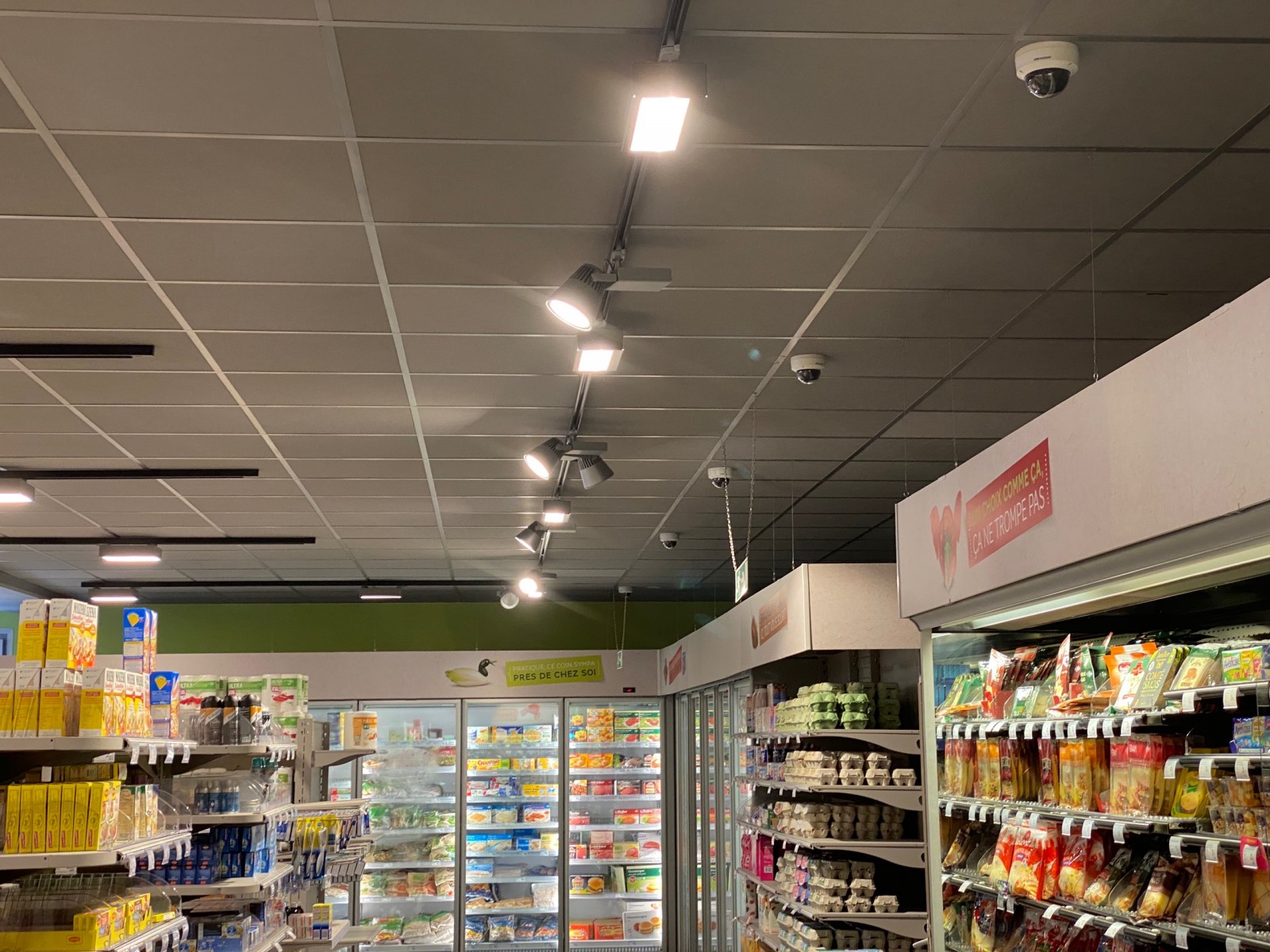 Installation d’un système de caméras de surveillance dans un magasin carrefour dans les alpes de hautes PROVENCE.
