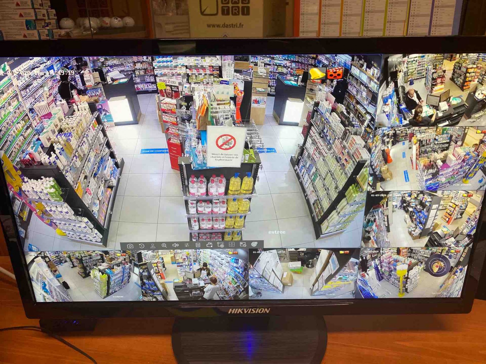 Installation d’un système de caméra de vidéo protection  dans un commerce  Pharmacie et un système d’alarme anti intrusion