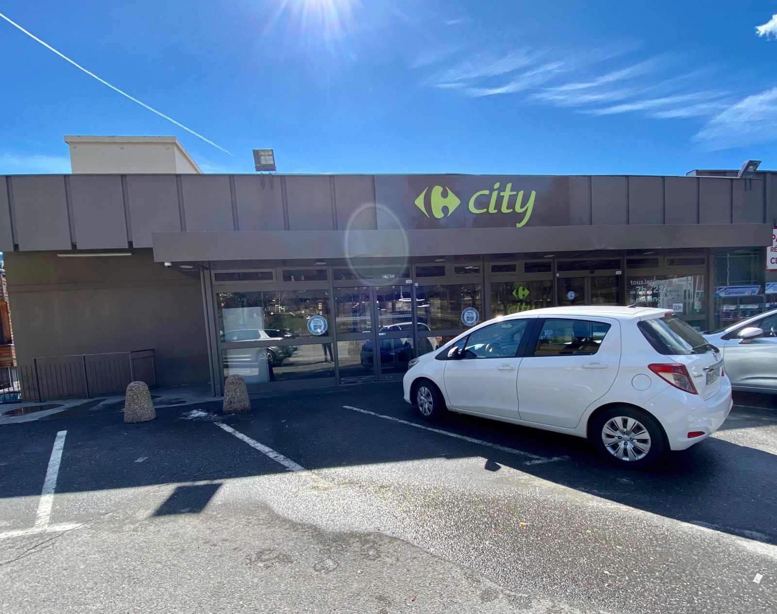 Installation d’un système de caméras de surveillance dans un magasin carrefour dans les alpes de hautes PROVENCE.