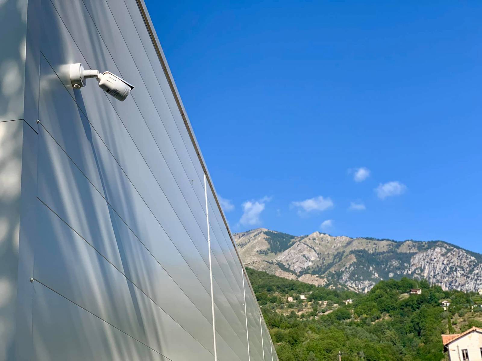 Installation d’un système de vidéo protection , alarme et contrôle d’accès chez carrefour market sur Nice
